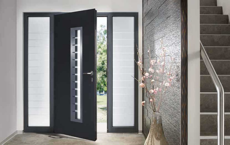Pintu utama dengan bahan aluminium, Sumber: materialpilihanku.blogspot.com