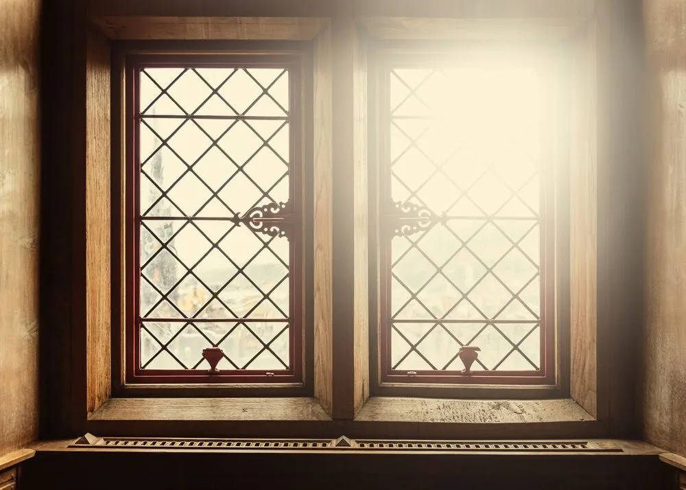 Desain teralis jendela klasik minimalis. Sumber Shutterstock