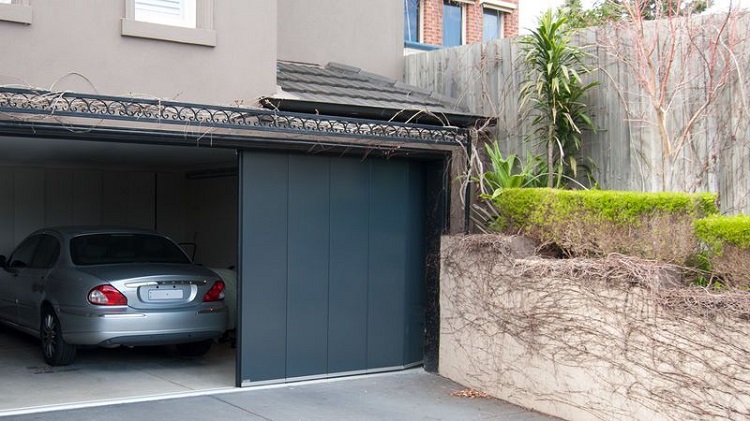 Pintu garasi sliding full besi, Sumber: id.pinterest.com